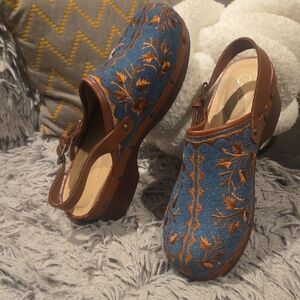 Embroidered Denim Slingback Clogs in Blue & Brown
